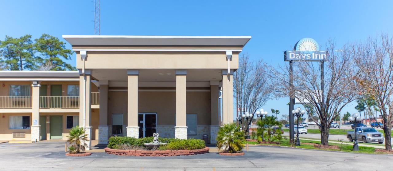 Days Inn By Wyndham Shenandoah The Woodlands Exterior photo